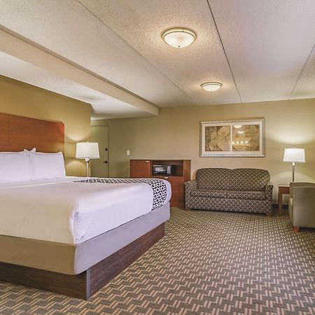 Hotel La Quinta By Wyndham Cleveland Airport West North Olmsted Exterior foto