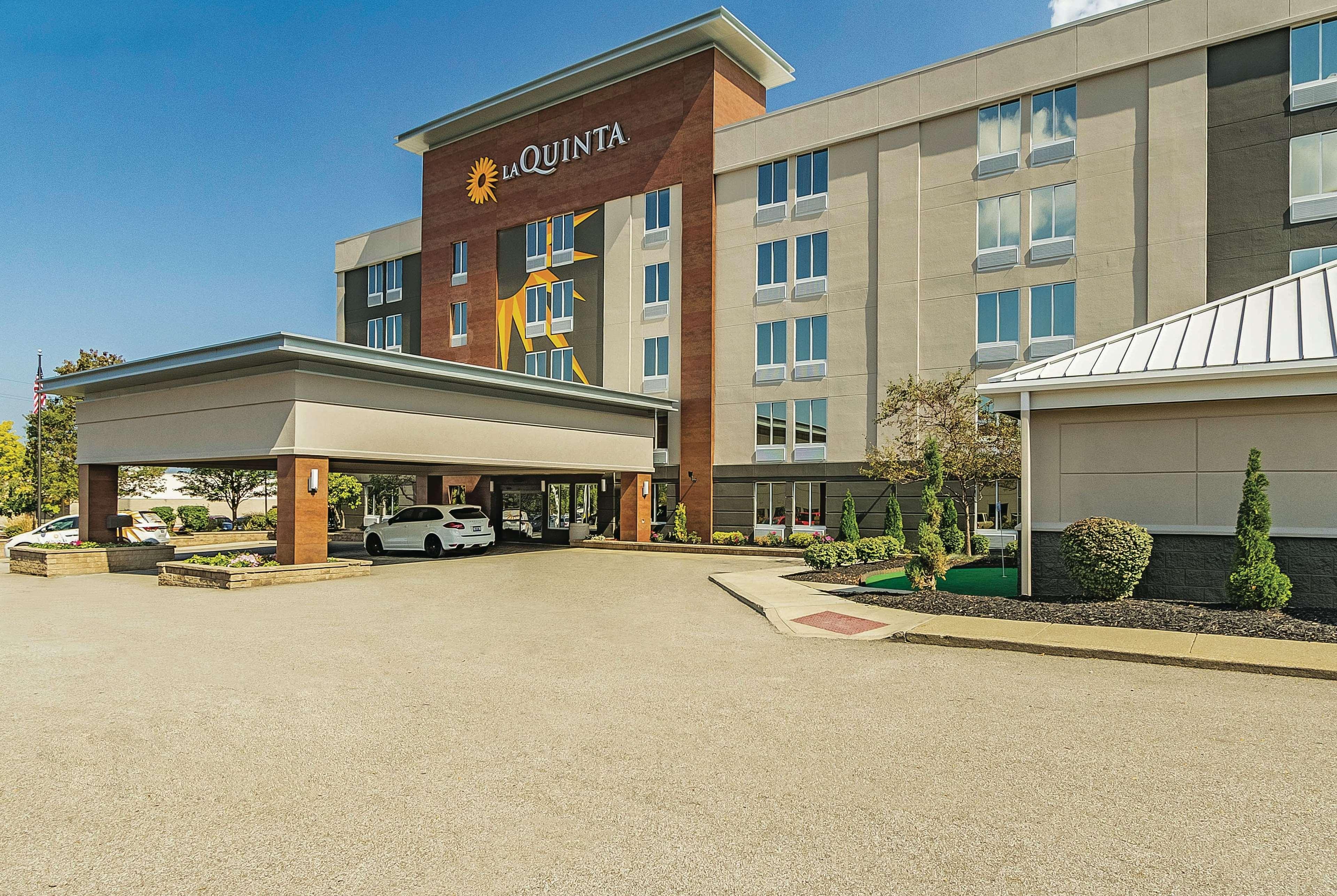 Hotel La Quinta By Wyndham Cleveland Airport West North Olmsted Exterior foto